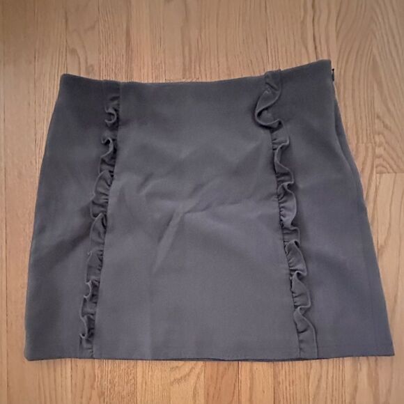 Loft skirt in gray, fully lined, Size 14.  Great condition. - Picture 1 of 3